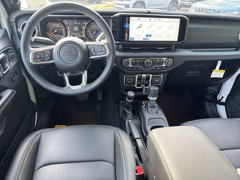 New 2026 Jeep Wrangler Unlimited Sahara AWD/4WD image 19