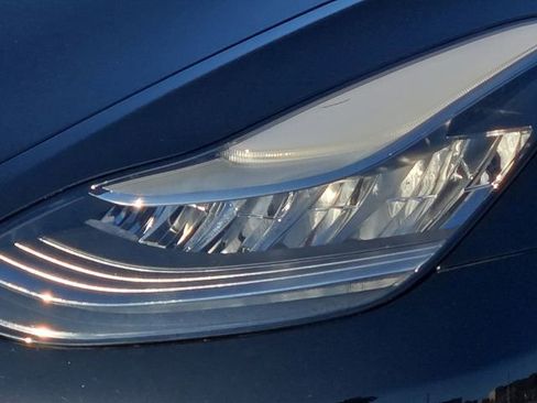 Used 2018 Tesla Model 3 Mid Range image 7