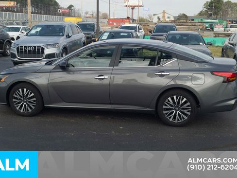 Used 2025 Nissan Altima 2.5 SV image 10