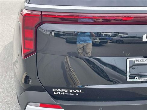New 2026 Kia Carnival EX image 15