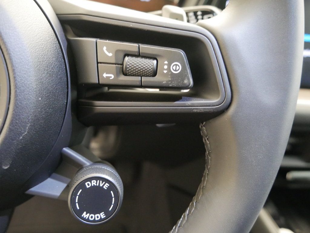 Certified 2026 Porsche Cayenne AWD/4WD image 45