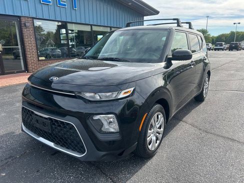 Used 2020 Kia Soul LX FWD image 2