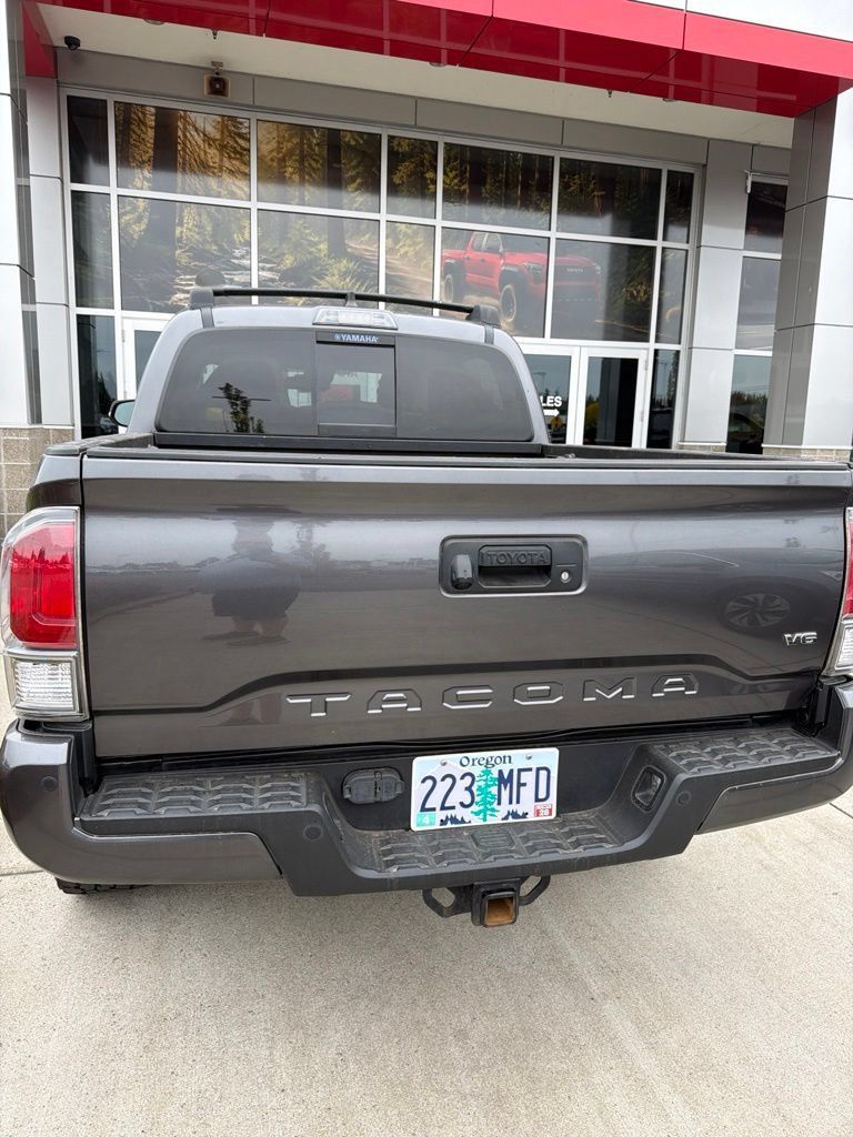 Used 2020 Toyota Tacoma TRD Sport w/ Technology Package AWD/4WD image 5