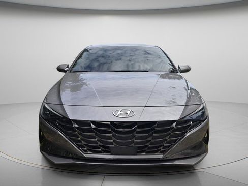 Used 2022 Hyundai Elantra Limited FWD image 3