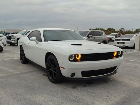 Used 2018 Dodge Challenger SXT Plus image 3