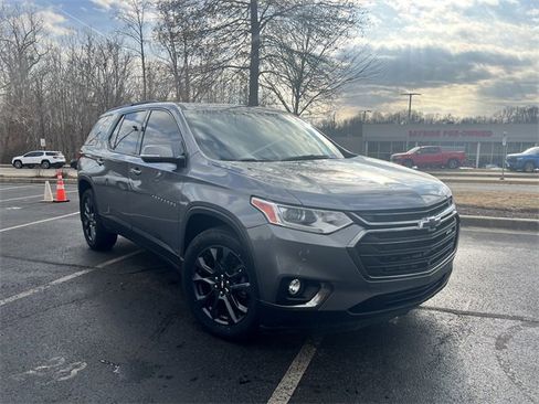 Used 2020 Chevrolet Traverse RS image 2