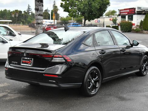 Used 2025 Honda Accord SE image 8