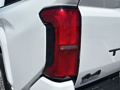 Used 2024 Toyota Tacoma SR5 AWD/4WD image 28