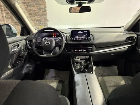 Certified 2025 Nissan Rogue SV image 25