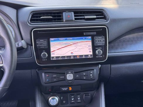 Certified 2018 Nissan Leaf SL w/ SL Technology Package FWD image 18