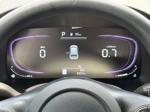 Used 2025 Kia Soul LX FWD image 3