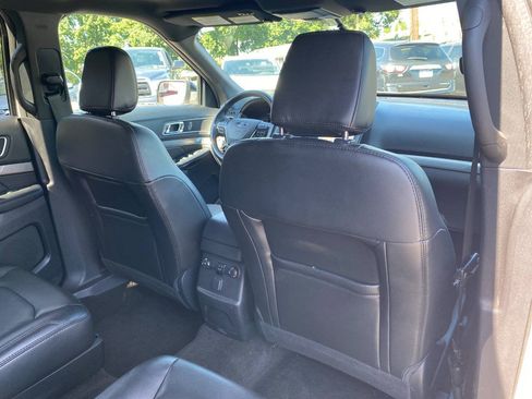 Used 2018 Ford Explorer XLT w/ Equipment Group 202A AWD/4WD image 33