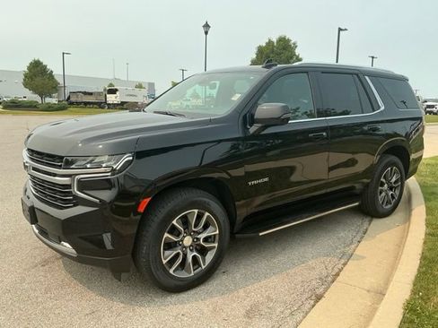 Used 2021 Chevrolet Tahoe LT w/ LT Signature Package AWD/4WD image 3