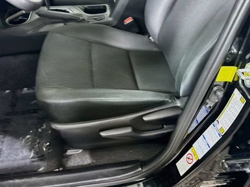 Used 2016 Toyota RAV4 LE AWD/4WD image 22