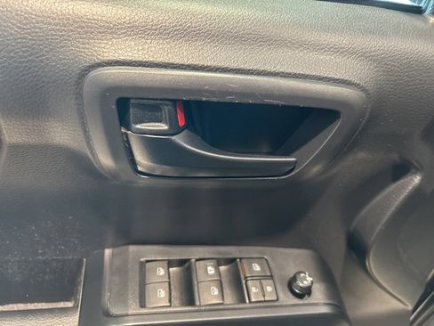 Used 2022 Toyota Tacoma SR image 10