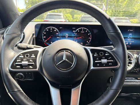 Used 2023 Mercedes-Benz GLB 250 4MATIC image 18