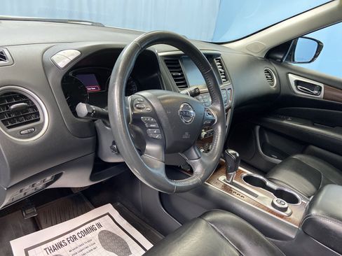Used 2017 Nissan Pathfinder Platinum w/ Midnight Edition Package image 10