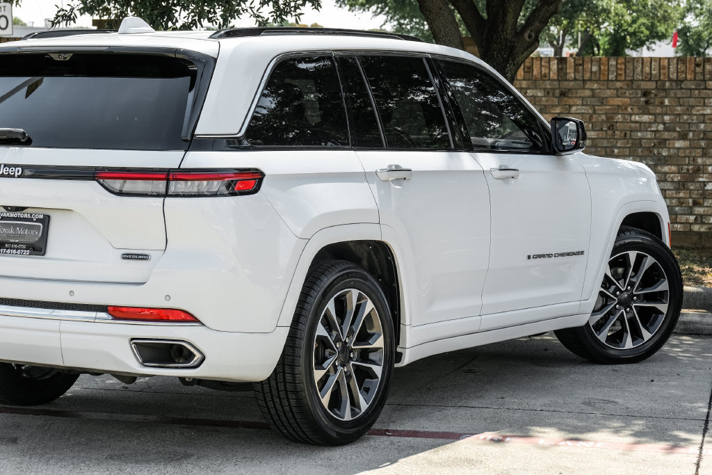 Used 2022 Jeep Grand Cherokee Overland w/ Luxury Tech Group IV AWD/4WD image 18