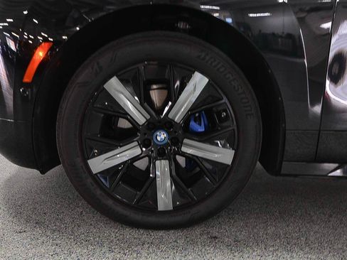 Used 2024 BMW iX xDrive50 w/ Sport Package AWD/4WD image 5