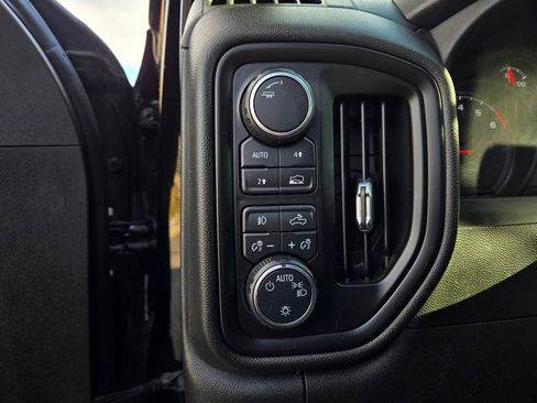 Used 2020 Chevrolet Silverado 1500 Custom w/ Custom Value Package image 14