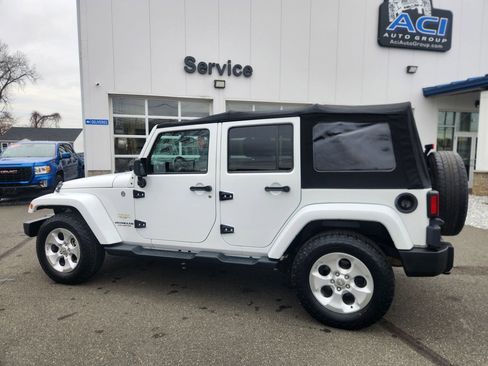 Used 2013 Jeep Wrangler Unlimited Sahara w/ Connectivity Group image 9