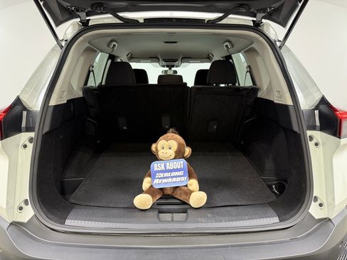 Used 2023 Nissan Rogue SV image 8