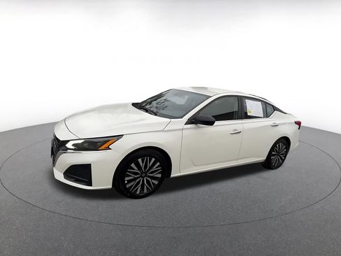 Used 2025 Nissan Altima 2.5 SV image 8