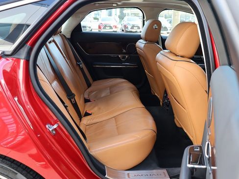 Used 2016 Jaguar XJ R-Sport image 40