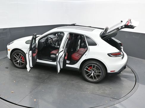 Used 2023 Porsche Macan S image 48