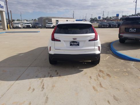 Used 2024 Cadillac XT4 Luxury w/ Cold Weather Package image 6