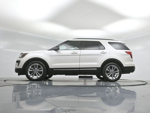 Certified 2018 Ford Explorer XLT w/ Equipment Group 202A image 8