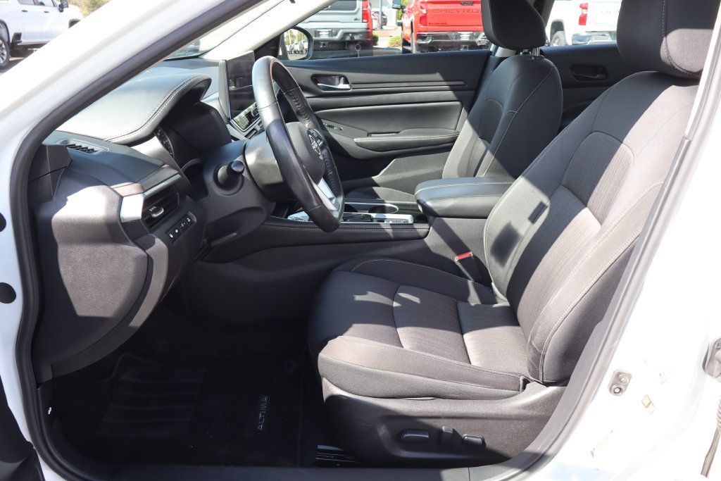 Used 2024 Nissan Altima 2.5 SV w/ SV Premium Package FWD image 5