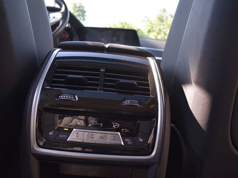 Used 2021 BMW X7 xDrive40i w/ Premium Package AWD/4WD image 28