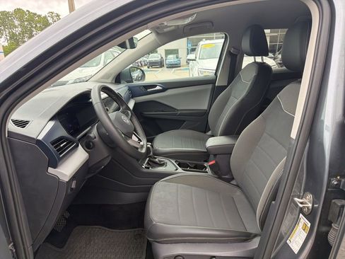 Certified 2023 Volkswagen Taos SE w/ Black Wheel Package FWD image 2