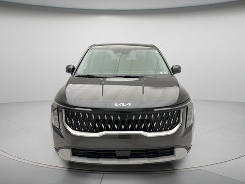 Used 2025 Kia Carnival FWD image 2