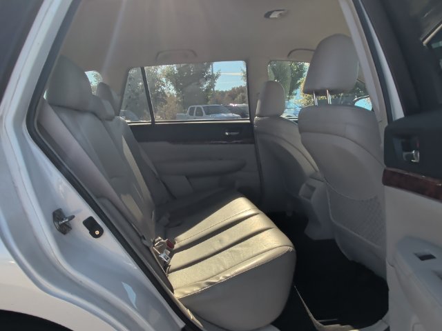 Used 2011 Subaru Outback 2.5i Limited AWD/4WD image 31