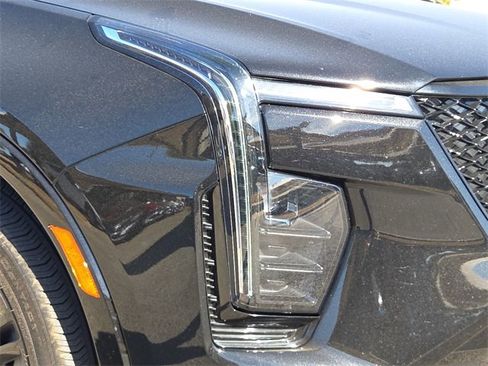 Used 2025 Cadillac XT4 Sport w/ LPO, Onyx Lite Package image 10