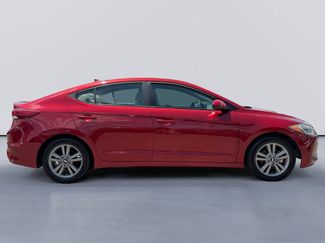 Used 2017 Hyundai Elantra SE FWD video 2