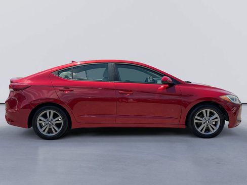 Used 2017 Hyundai Elantra SE FWD image 2