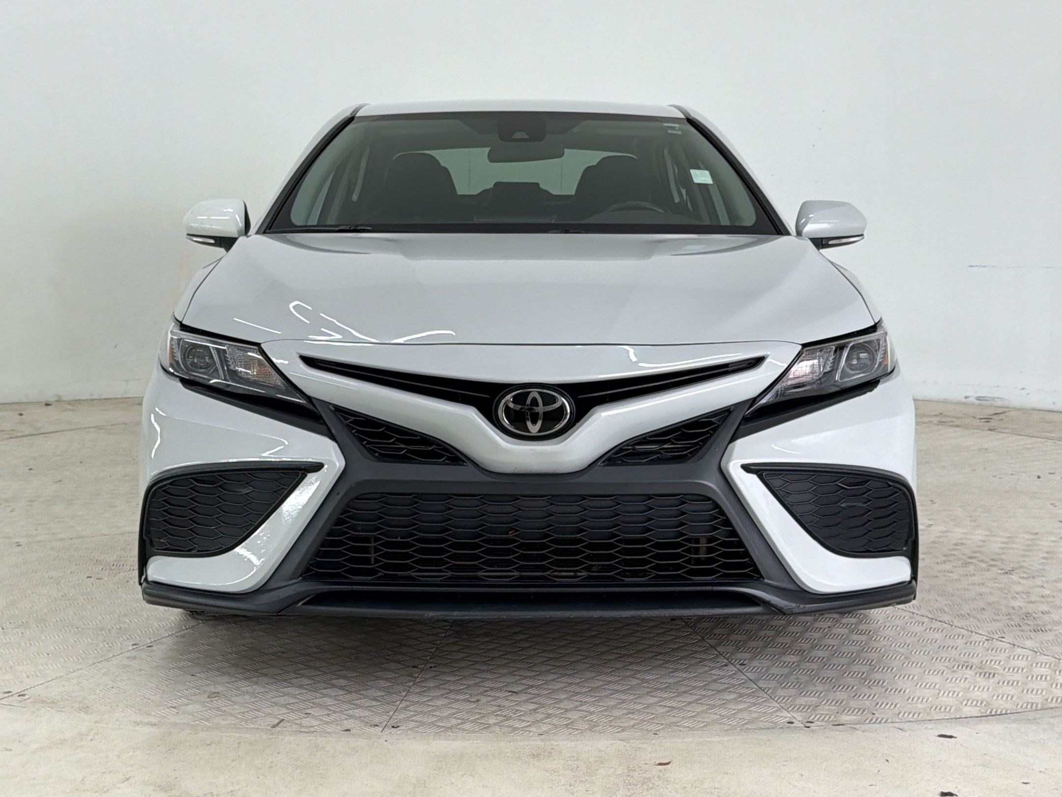 Used 2023 Toyota Camry SE FWD image 6