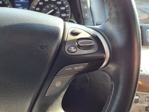 Used 2016 INFINITI Q70 L 3.7 w/ Deluxe Touring Package image 17