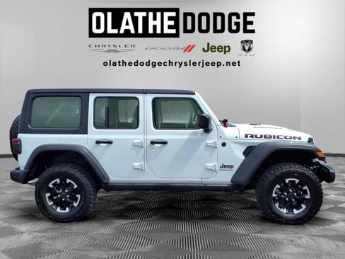 Used 2025 Jeep Wrangler Unlimited Rubicon AWD/4WD image 29