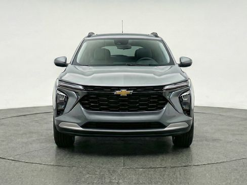 Used 2025 Chevrolet Trax LT w/ LT Convenience Package FWD image 2