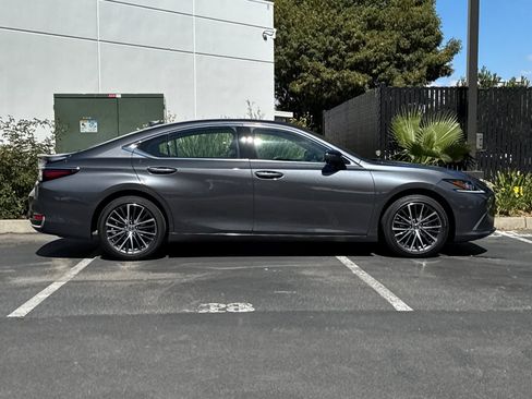 Certified 2025 Lexus ES 300h w/ Premium Package FWD image 3