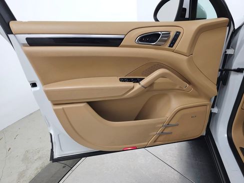 Used 2014 Porsche Cayenne Diesel Platinum Edition AWD/4WD image 13