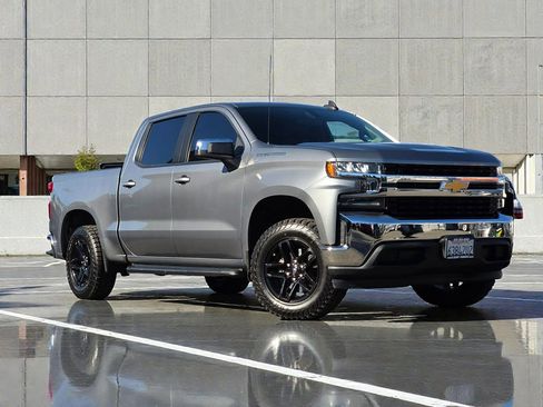 Used 2019 Chevrolet Silverado 1500 LT w/ All-Star Edition image 2