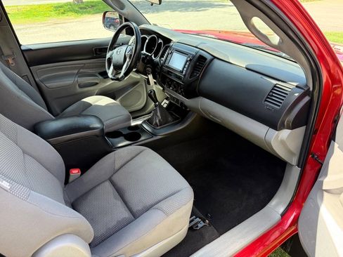 Used 2015 Toyota Tacoma 4x4 Access Cab w/ Convenience Package image 10