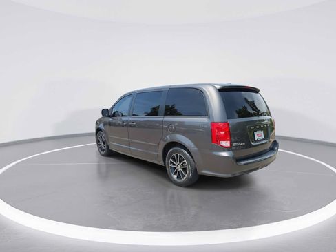 Used 2017 Dodge Grand Caravan SE FWD image 6