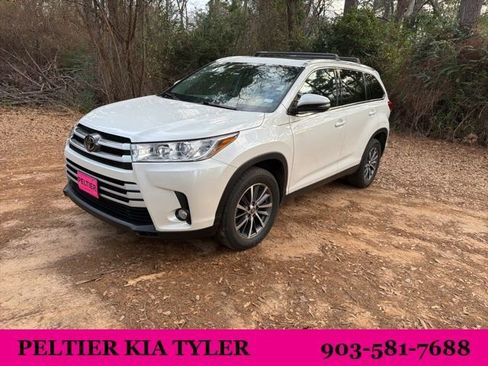 Used 2019 Toyota Highlander SE image 3