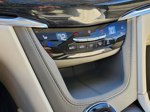Used 2023 Cadillac XT6 Premium Luxury image 34